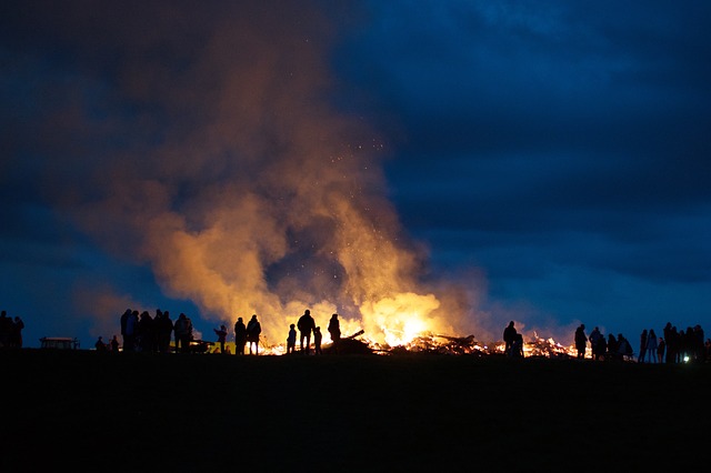easter fire 2260550 640