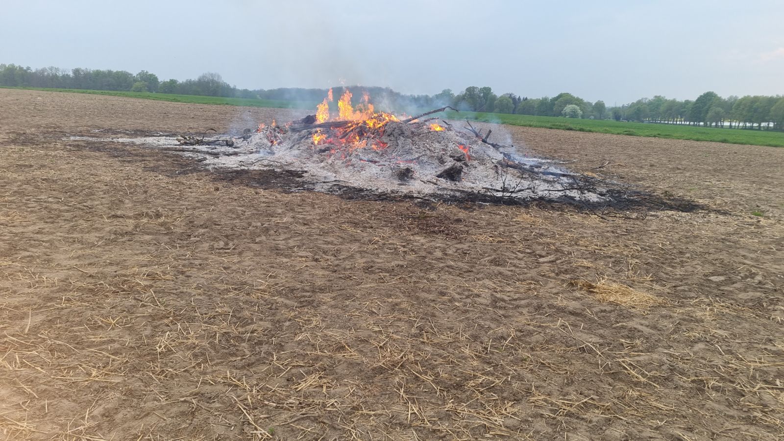 001 20250420 osterfeuer